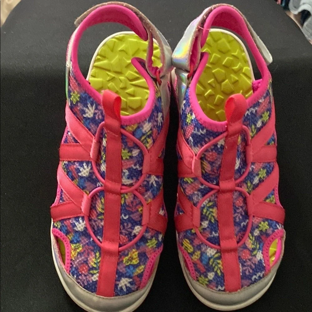 LANDS END GIRLS SIZE 3‎ MULTICOLOR SANDALS WATER SHOES with HOOK AND LOOP Straps